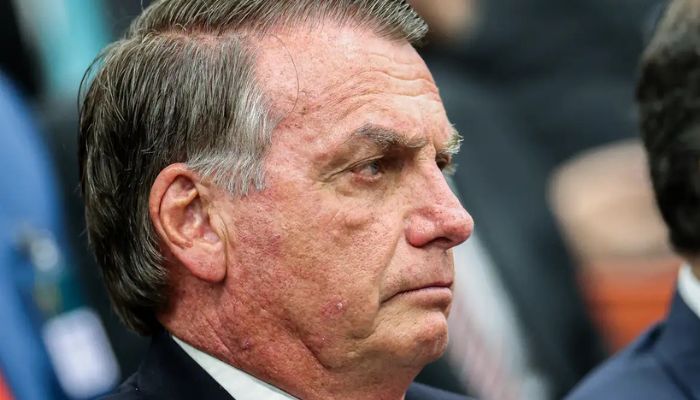  Bolsonaro nega à PF contato com governo Trump para buscar sanções 